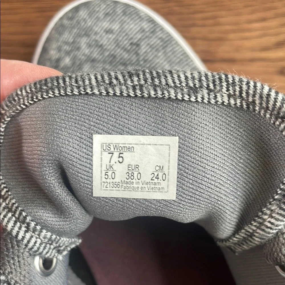 Women’s Gray Vans - Picture 8 of 8
